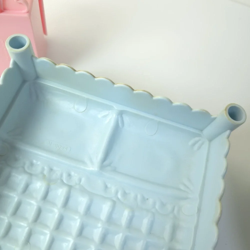 Vintage Playskool Victorian Dollhouse Furniture Sweet Dreams Bedroom 4 pieces‎